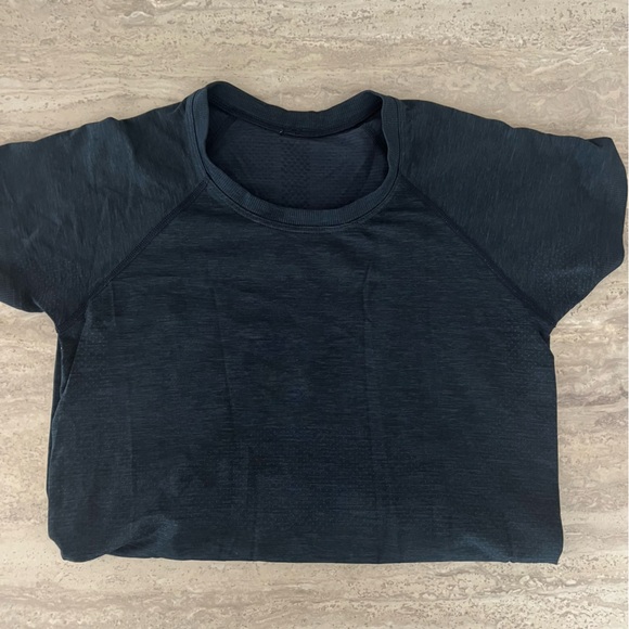 Lululemon swiftly tech shirt - Picture 3 of 3